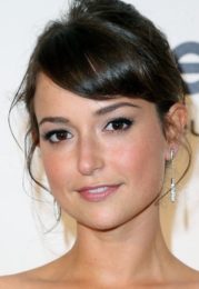 Milana Vayntrub