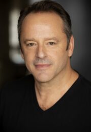 Gil Bellows